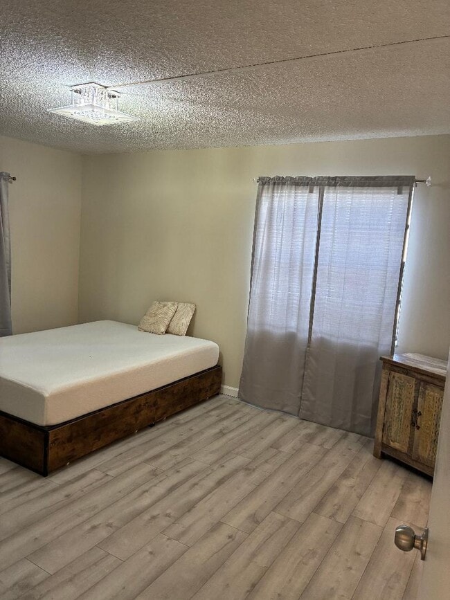 Building Photo - 98 Capri B