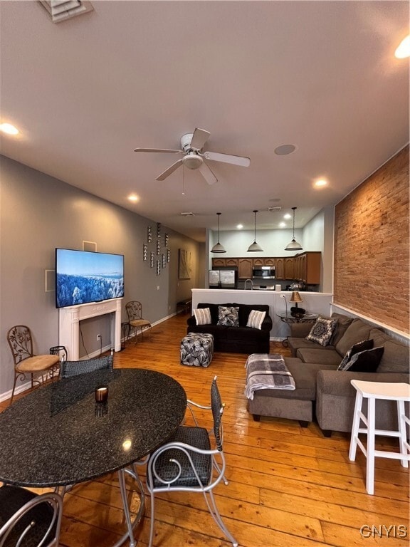 Building Photo - 2 W Park Row