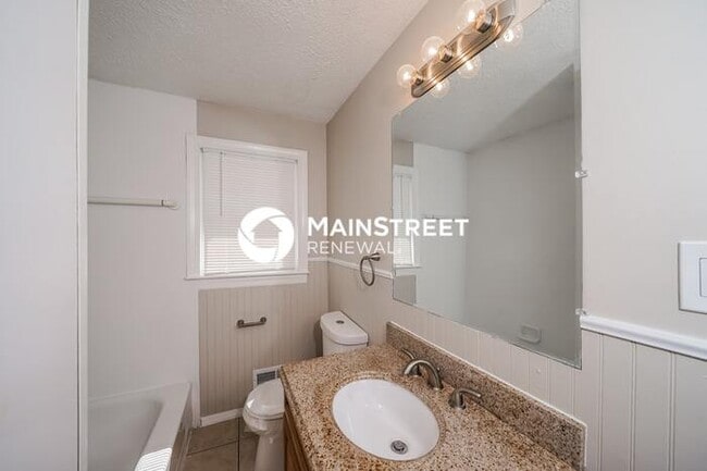 Building Photo - 4 Bedroom Pet-Friendly Home in Louisville,...
