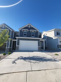 Building Photo - 3 Bedroom Townhome