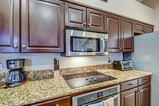 Building Photo - 1676 E Glenhaven Dr