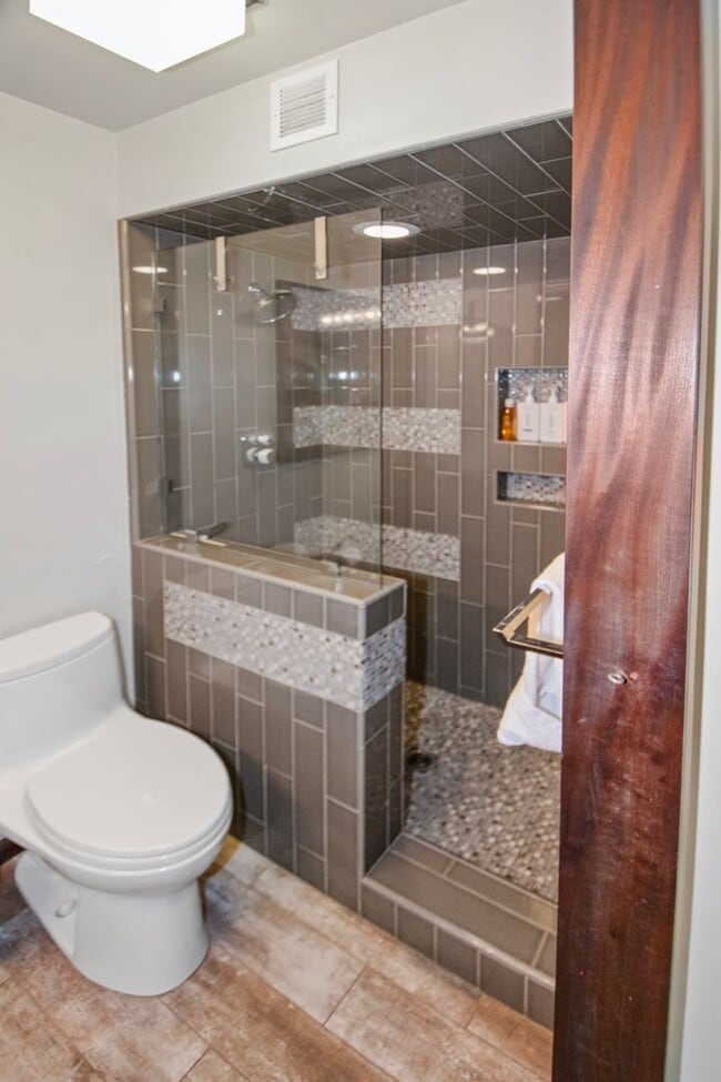 Building Photo - 1810 Avenida Del Mundo