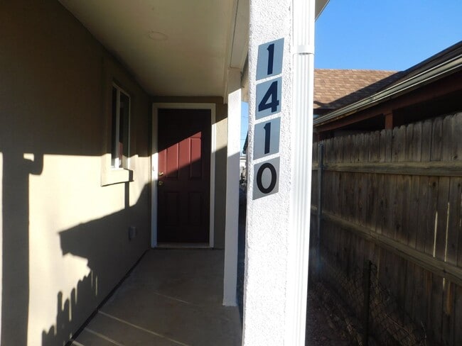 Building Photo - Central Air! Updated 2 Bedroom/1 Bath Rancher - $1,100/$1,650