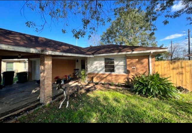 Primary Photo - 1311 Laurentide St