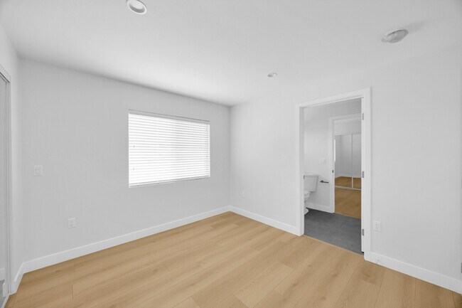 Building Photo - 1607 Vuelta Grande Ave