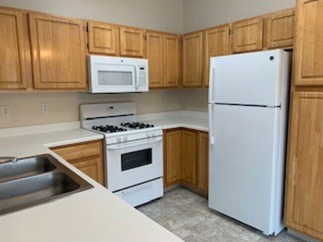 Building Photo - Broomfield Main Floor Condo