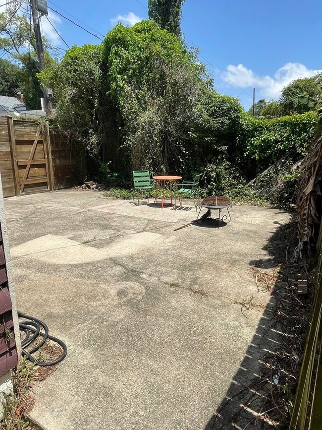 Building Photo - 1BD/1BA Shotgun with Laundry in Unit and Private Courtyard