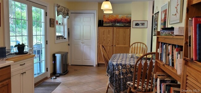 Building Photo - 23 Violet Pl