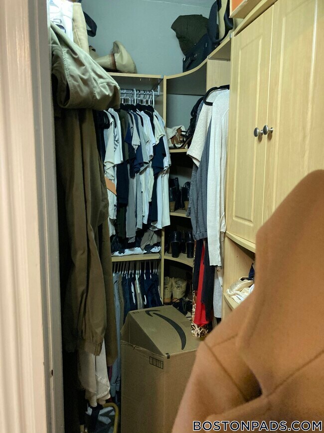 Building Photo - 64 Charlesgate E