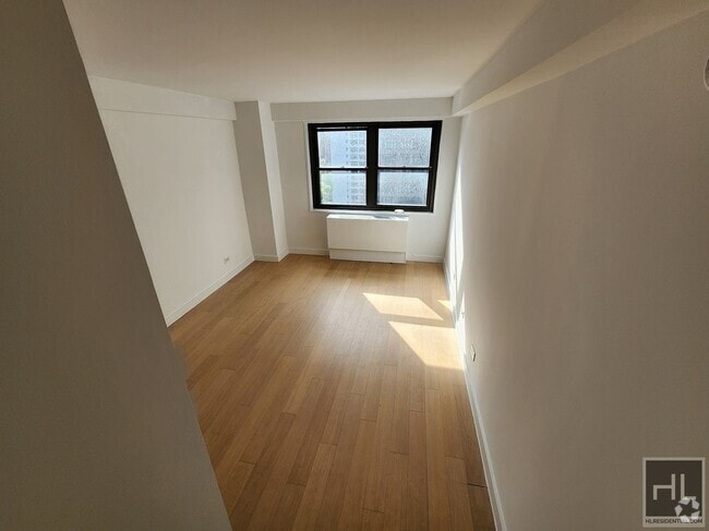 Building Photo - 222 E 39th St