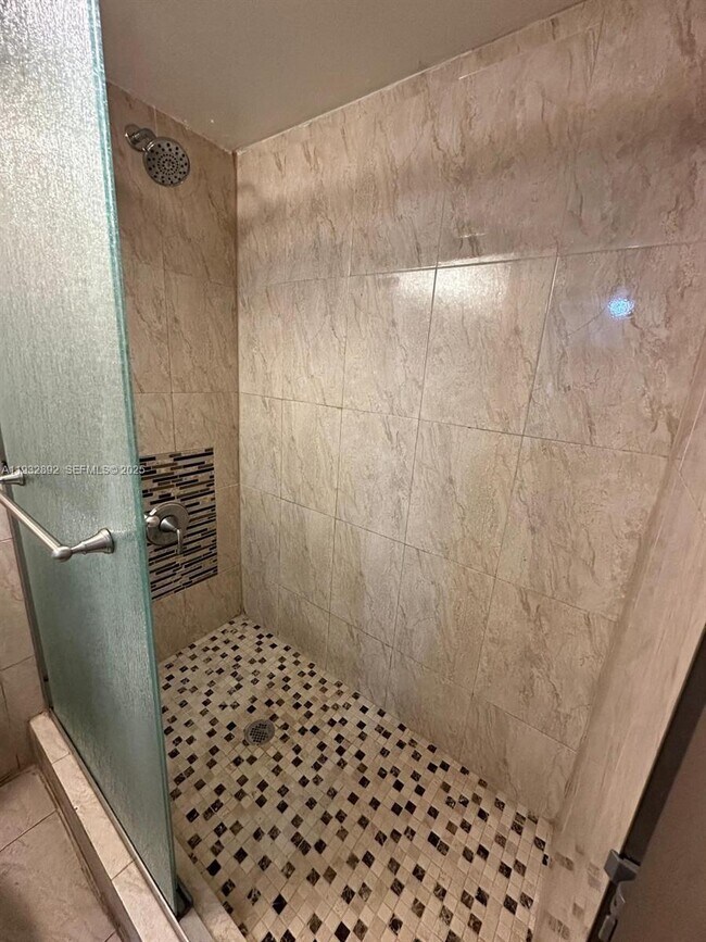 Building Photo - 1021 SW 104th Ct