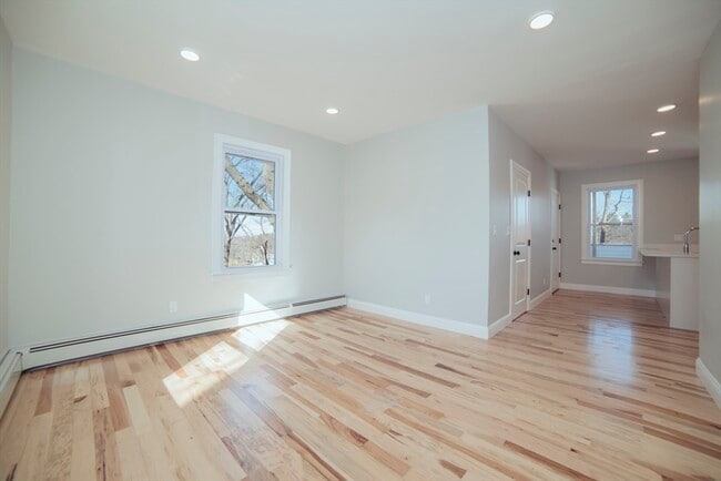 Building Photo - 10 Duffley Ct