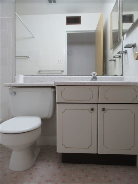 Bathroom cont. - 5400 Eichelberger St