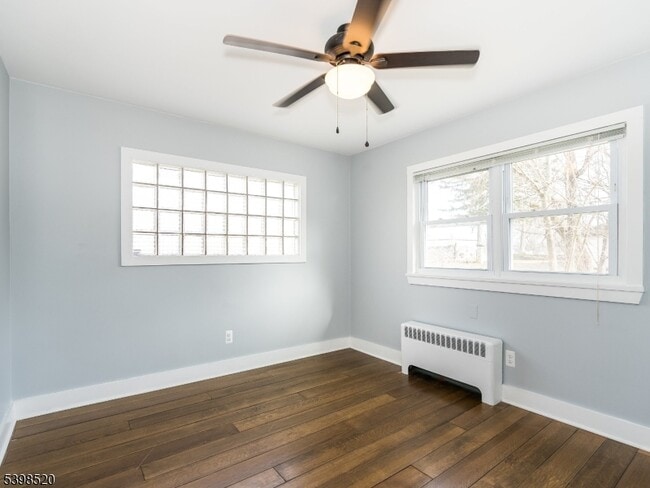 Building Photo - 81 Main St