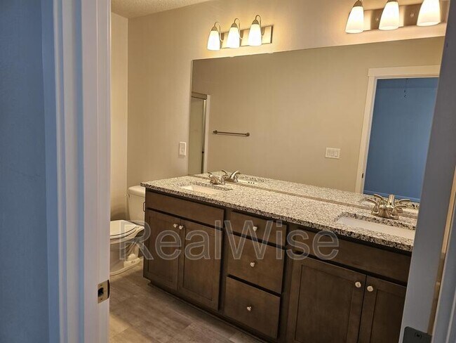 Building Photo - 5724 NE 58th Way