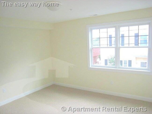 Building Photo - 43-45 Pitman St Unit #202