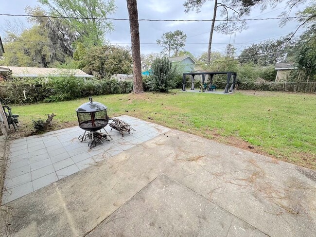 Building Photo - 106 Paradise Dr