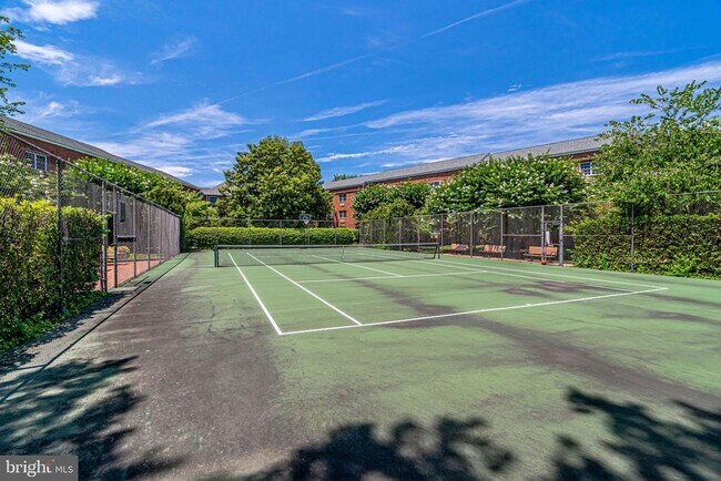 Building Photo - 1716 W Abingdon Dr