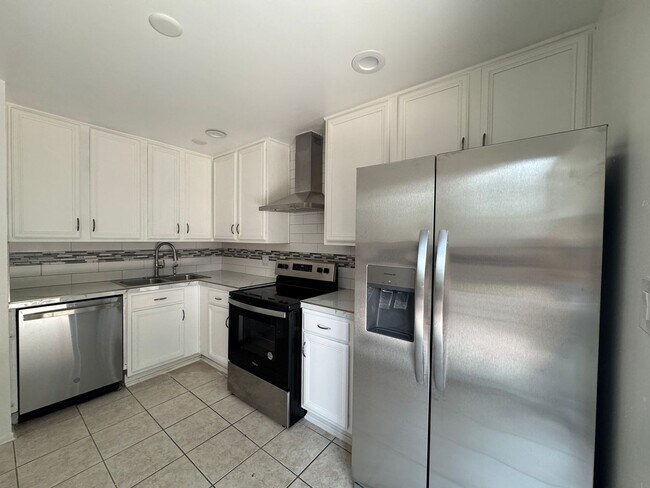 Building Photo - Freshly Updated Home for Lease – Move-In R...