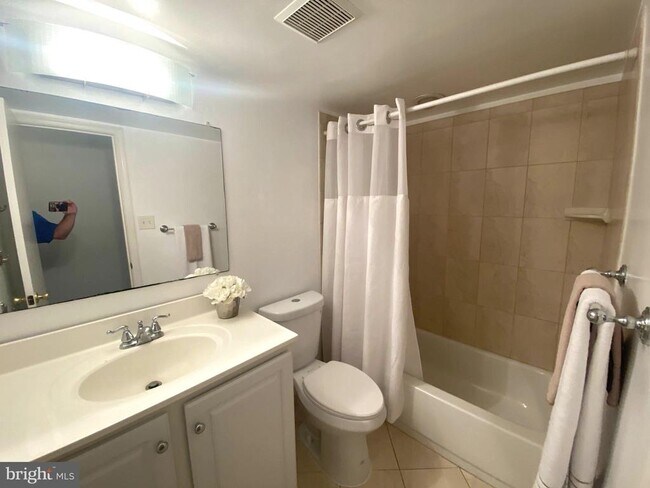 Building Photo - 10218 Bushman Dr
