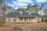 Building Photo - Carolina Lakes!