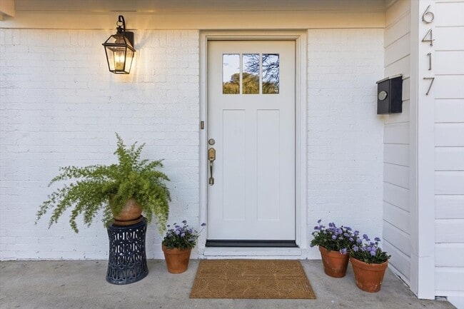 Building Photo - 6417 Darwood Ave