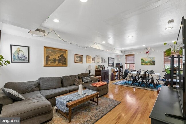 Building Photo - 615 S 11th St