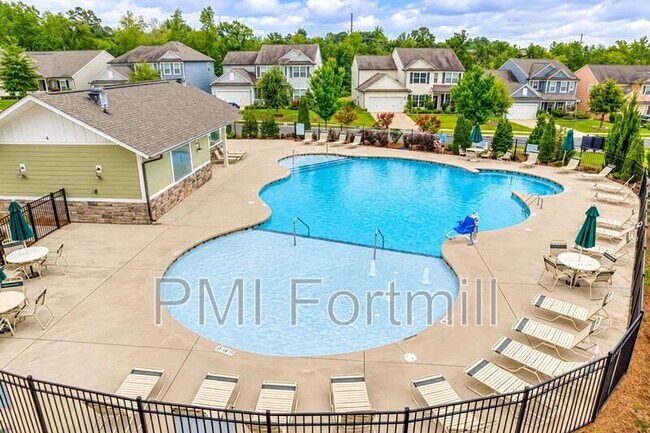 Building Photo - 1080 Crescent Moon Dr