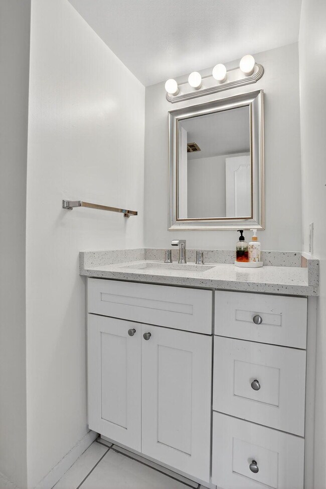 Building Photo - 10777 W Sample Rd