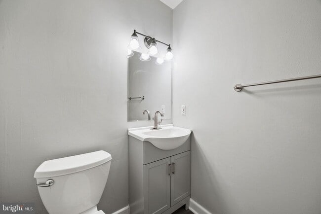 Building Photo - 1221 Kater St