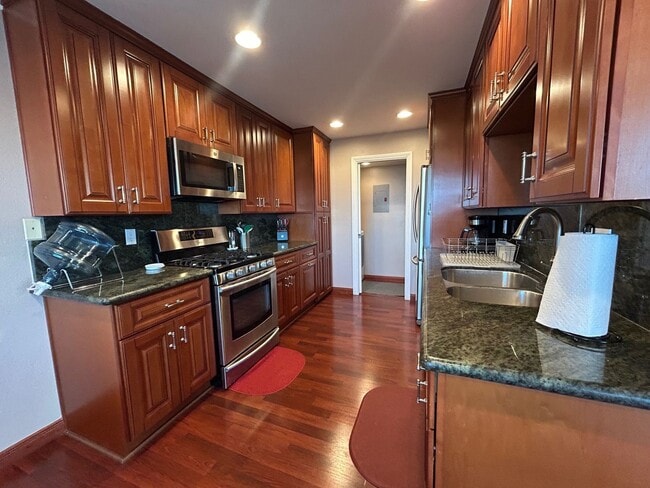 Building Photo - Rent Today!! Stunning 3-Bedroom Condo with Unbeatable Views!