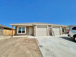 Building Photo - 1712 Clovis Dr