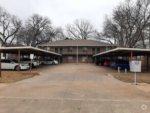 Building Photo - 124 W Maple Ave