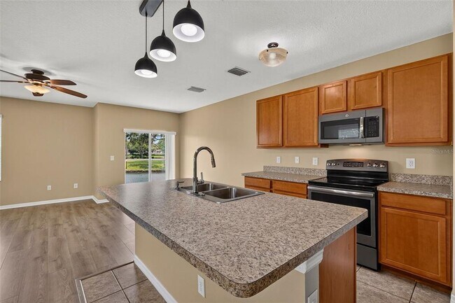 Building Photo - 817 Ashentree Dr