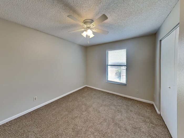 Building Photo - 6235 Cranberry Ln E