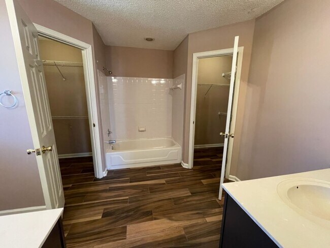 Building Photo - EASTOVER, HARDWOOD FLOORS, DESOTO CENTRAL SCHOOLS!