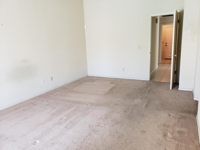 Building Photo - 68412 Descanso Cir
