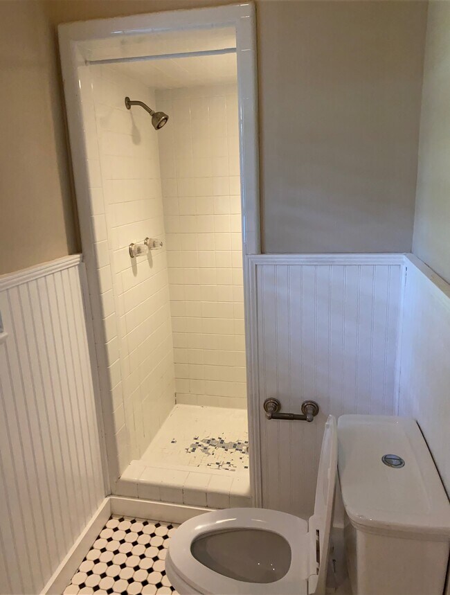 Bath 1 - 1628 4th Ave