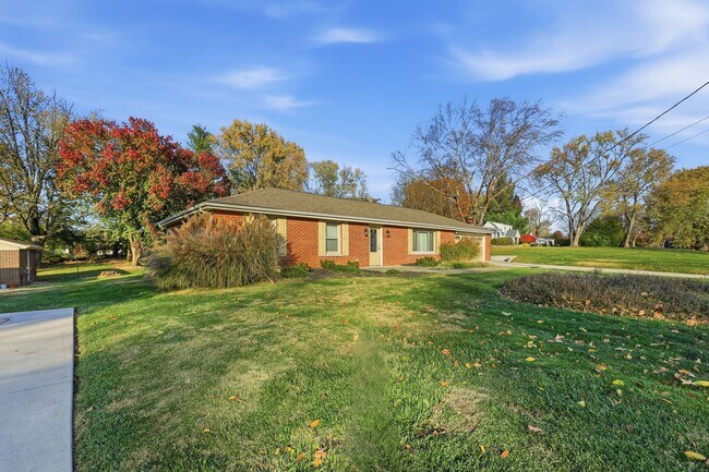 Building Photo - Spacious Ranch on Cul-de-sac Street
