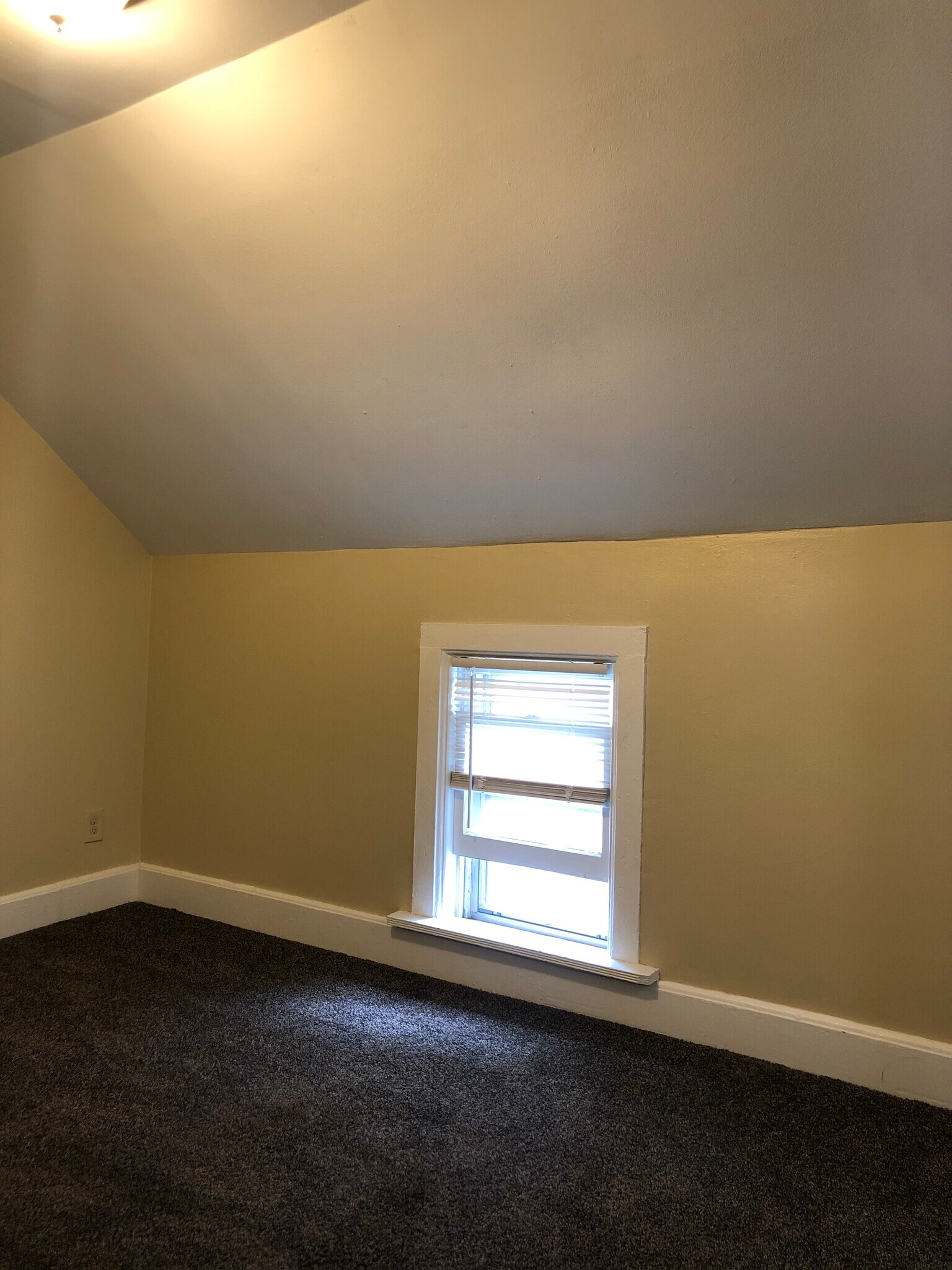 Building Photo - 2213 S Robinson Ave