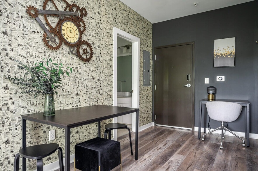 Building Photo - 525 Parkway Dr NE