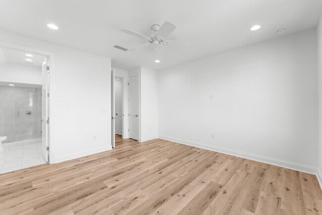 Building Photo - 117 Roundwood Dr