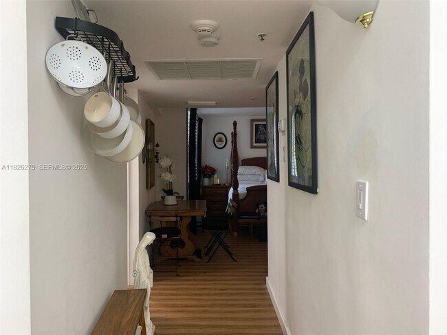 Building Photo - 100 Lincoln Rd