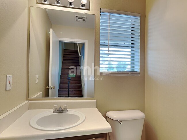 Building Photo - 11167 W Garfield St