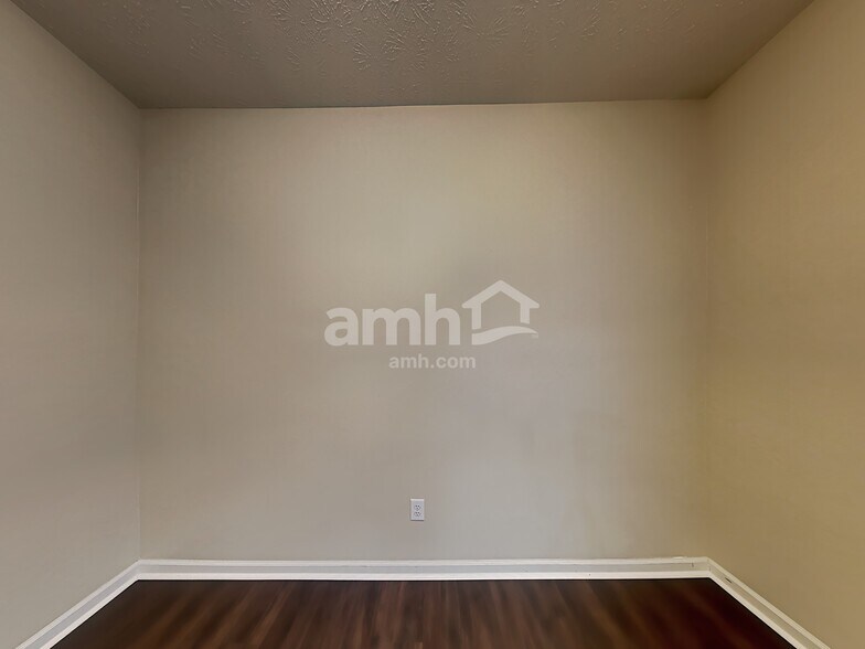Building Photo - 15476 Old Pond Cir