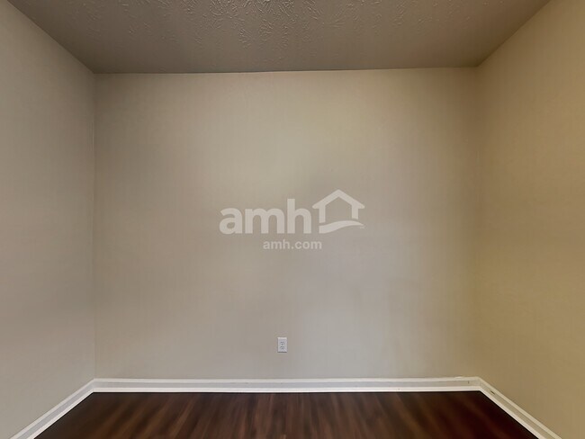 Building Photo - 15476 Old Pond Cir