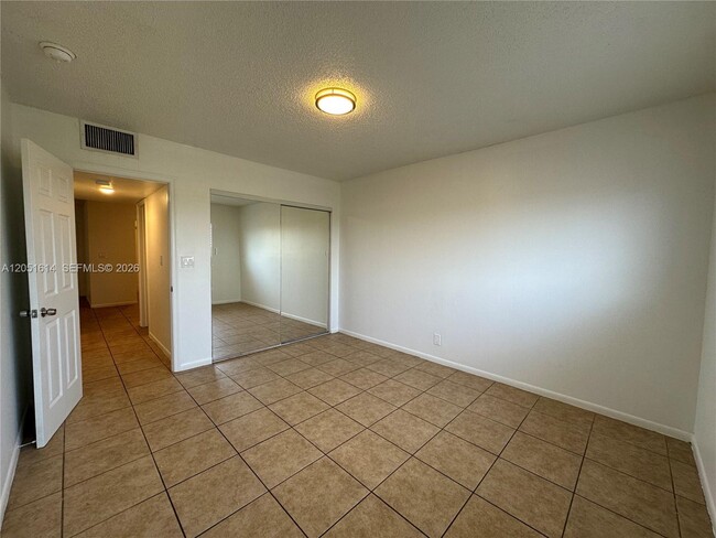Building Photo - 1400 NE 56th St
