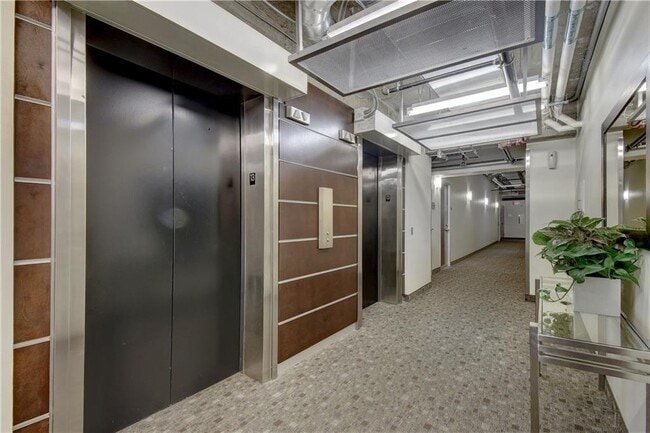 Building Photo - 800 Brazos St