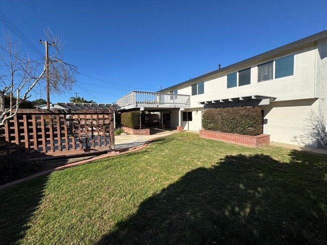 Building Photo - Spacious East Ventura Home- Many Interior Upgrades and Large Backyard!