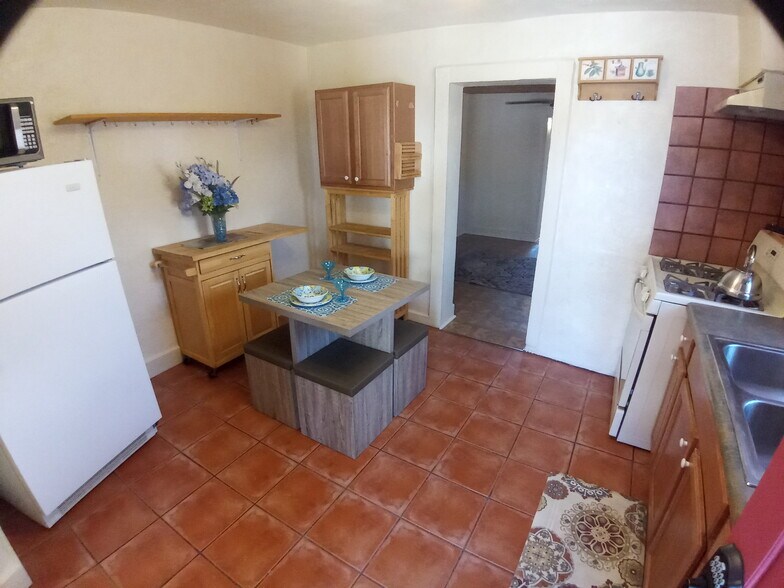 Building Photo - 1506 Edith Blvd NE